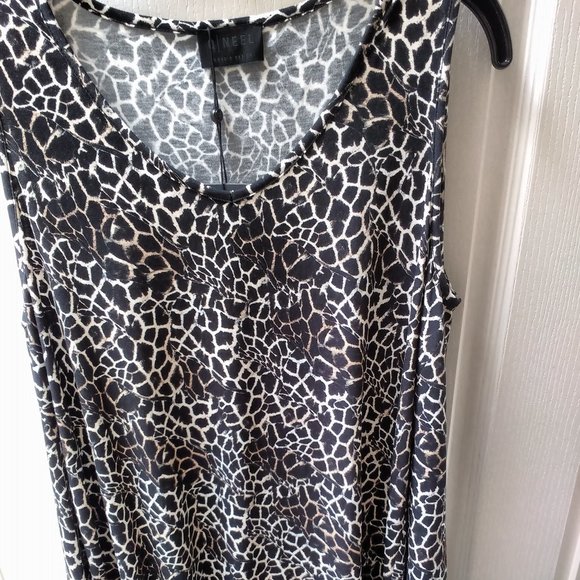 Q NEEL Shark-Bite Top - NEW - Picture 13 of 14